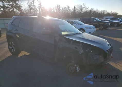 2016 Jeep Cherokee Trailhawk from USA, damaged, VIN 1C4PJMBS7GW198651